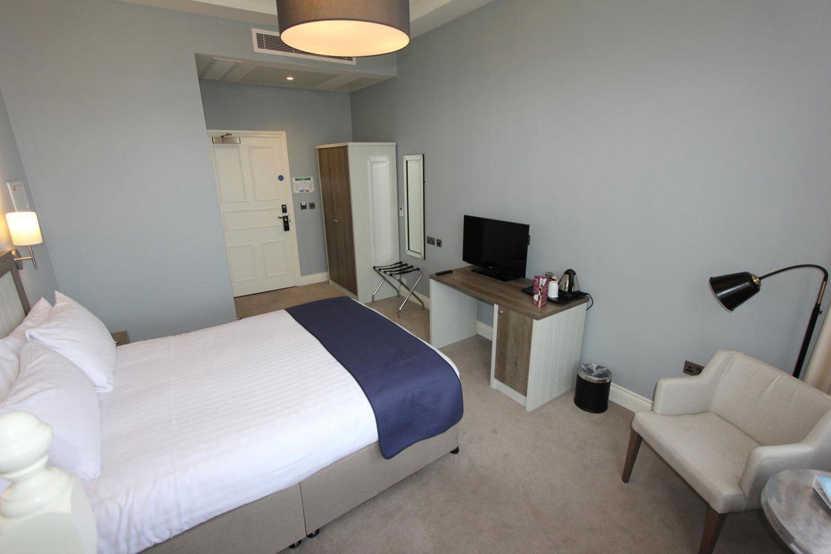 Yarrow Hotel photo 4