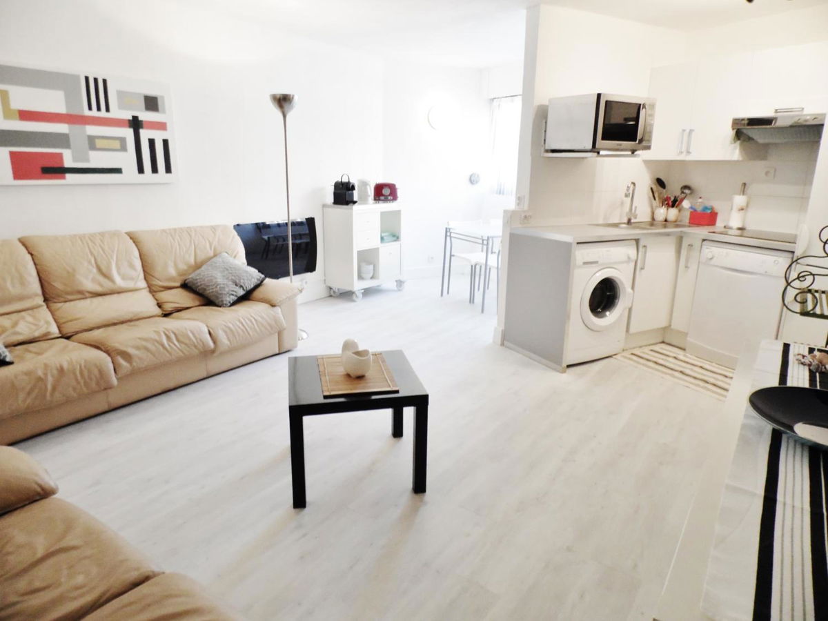 CANNES plage 2mn/45m2/vue mer/inernet/clim/parking privé in Cannes, FR