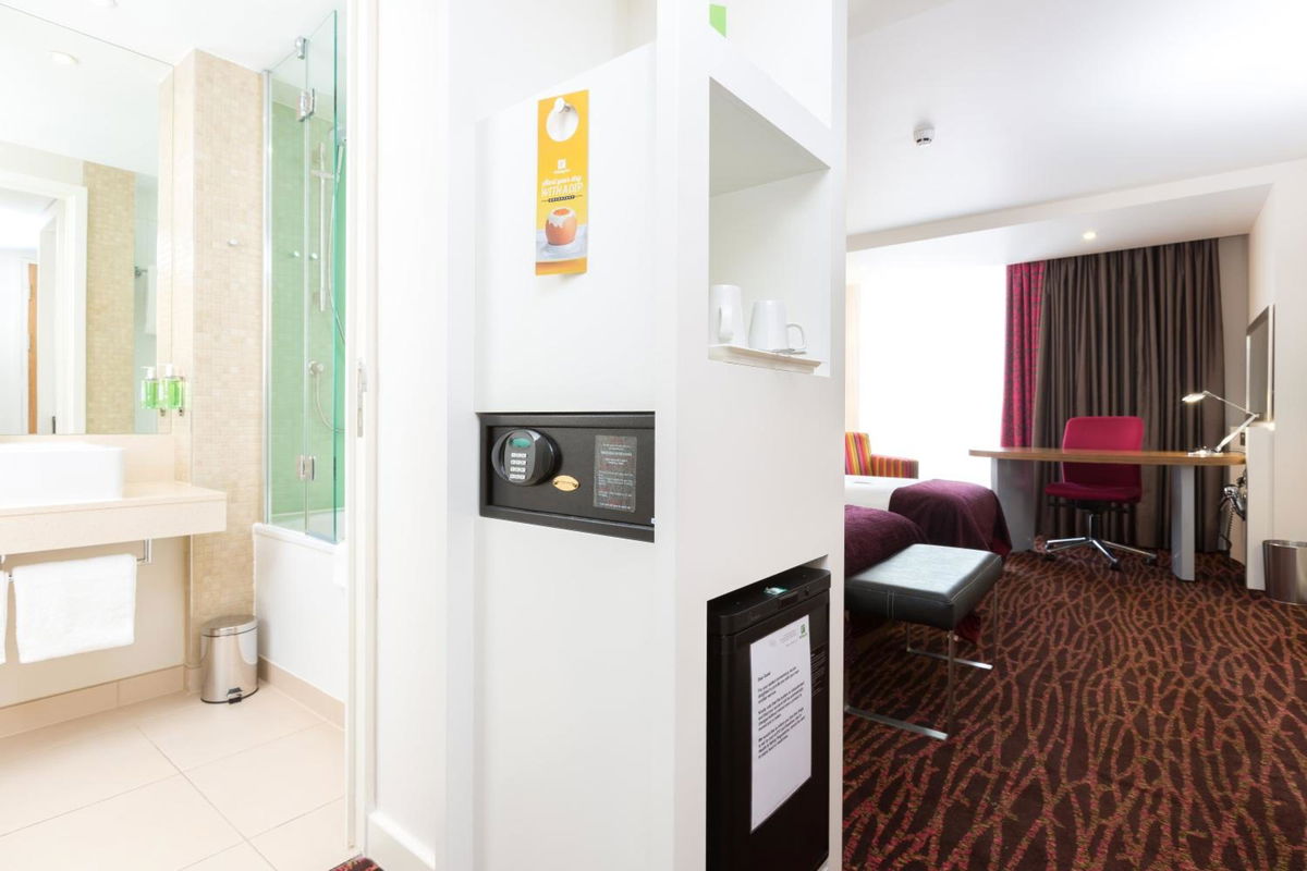 Holiday Inn Manchester-Mediacityuk by IHG photo 2