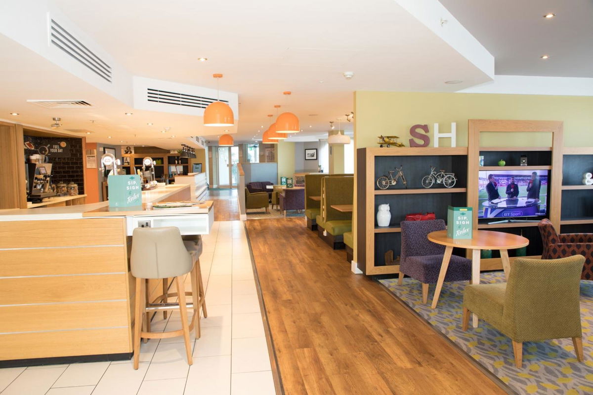 Holiday Inn Slough Windsor by IHG photo 2