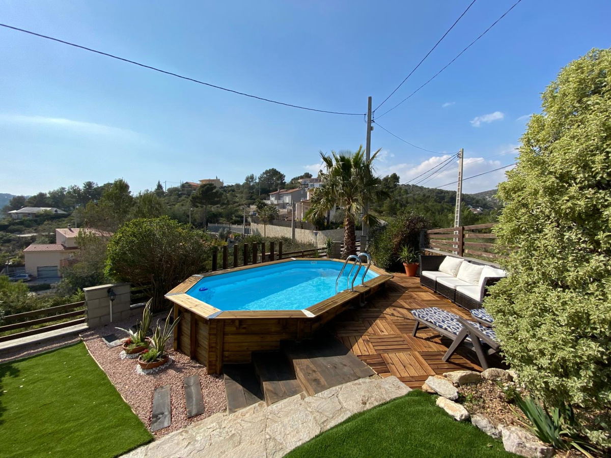 Amazing Vila close to Sitges, jacuzzi, swimming pool & exellent views in Olivella, ES