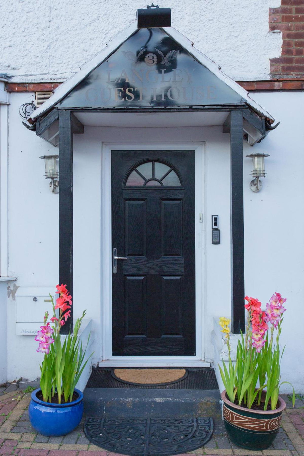Langley Guest House Nr Pinewood Studios in Slough, gb