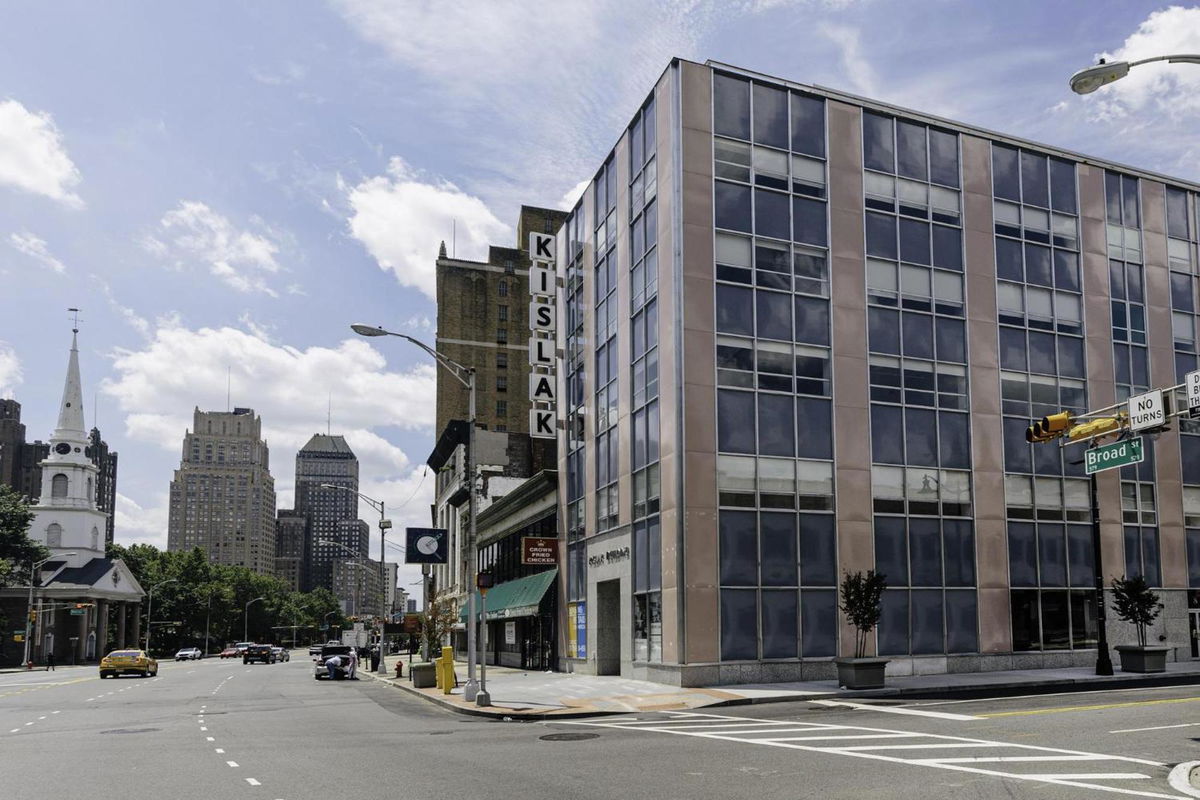 Kislak 403 Luxurious 2BR Retreat Above the City in Newark, US