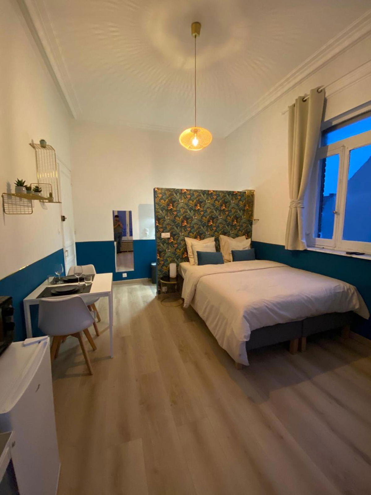 Roubaix Lille private shower & Netflix photo 2