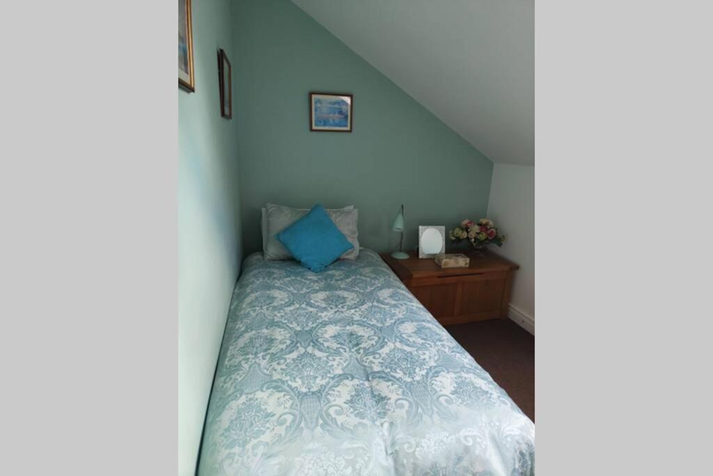 BT 9 Granny Flat & walled garden photo 4