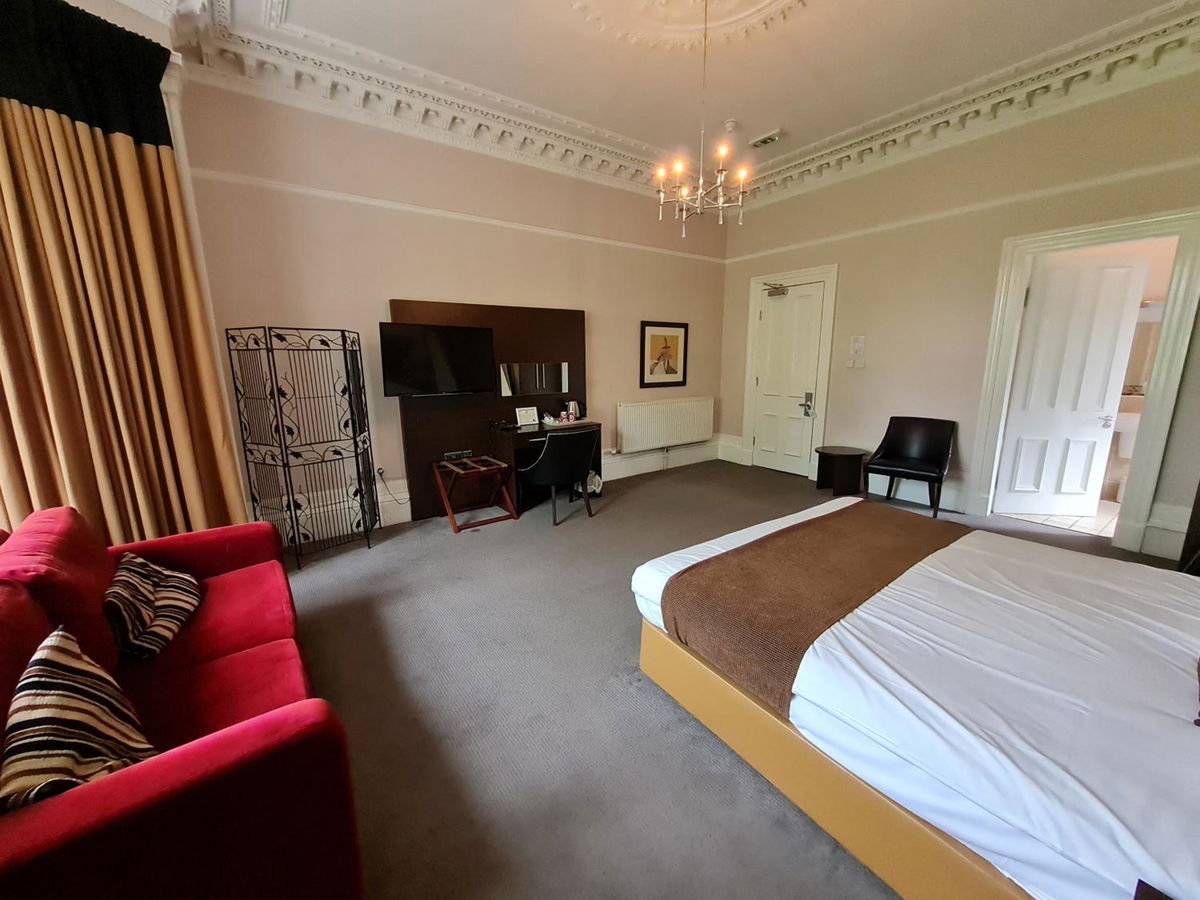Number 10 Hotel photo 2