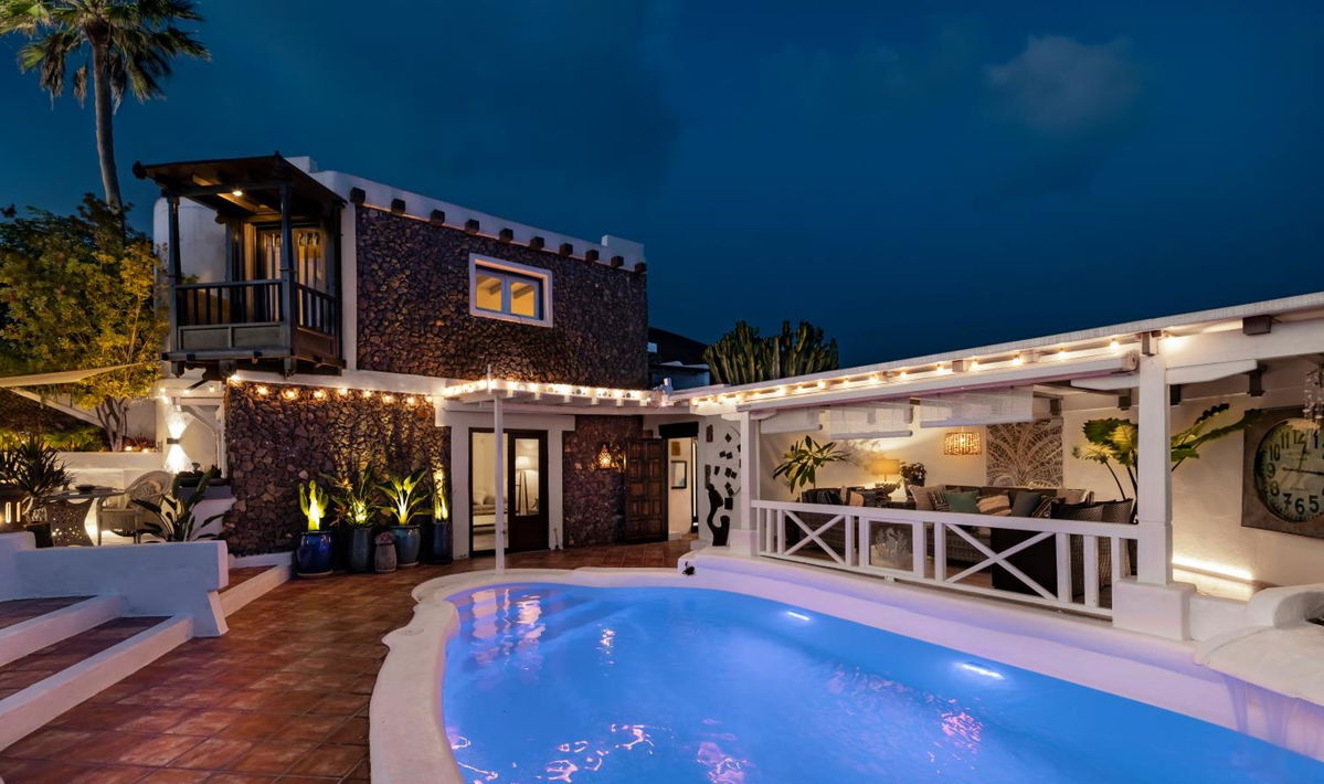 Deluxe designer historic villa Via Lactea, Panoramic sea views, Own private heated pool and subtropical garden in La Asomada, ES
