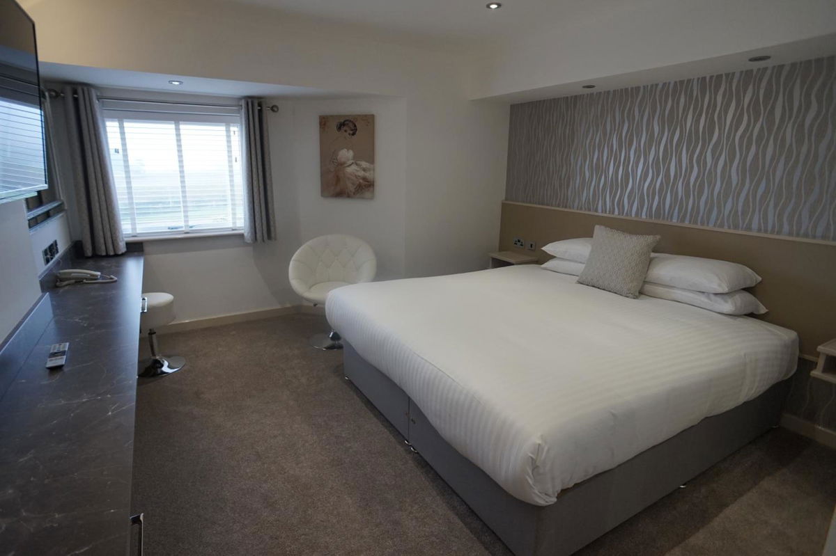 Damon’s Hotel photo 2