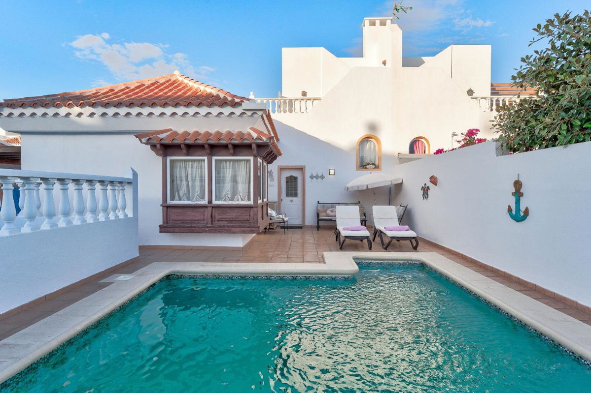Marvelous holiday home - villa La Caleta in Adeje, ES