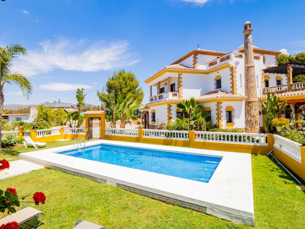 Cubo's Villa Fina & Minigolf included in Málaga, ES