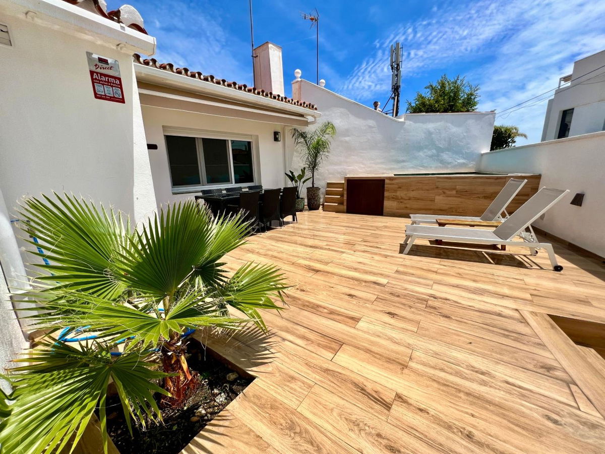 Karibu beach & pool in Marbella, ES