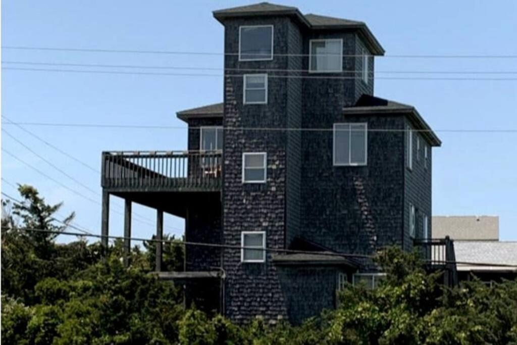 The Lost Loggerhead- OBX Ocean view Beach House in Avon, US