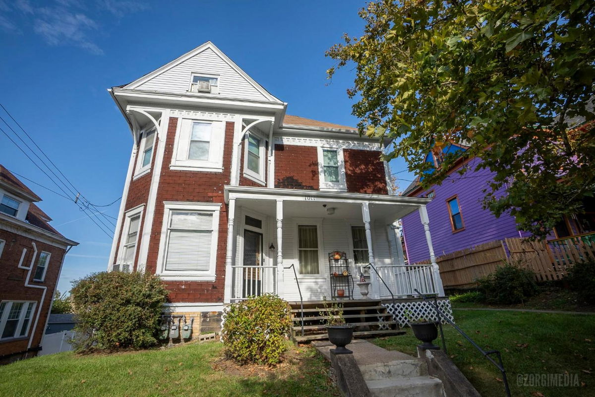 Parkside Paradise Elegant Victorian Home Just Steps from the Park