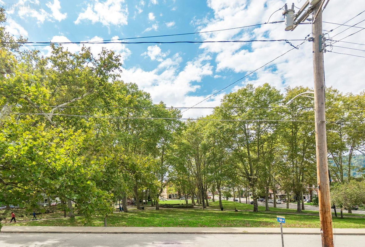 Parkside Paradise Elegant Victorian Home Just Steps from the Park photo 2