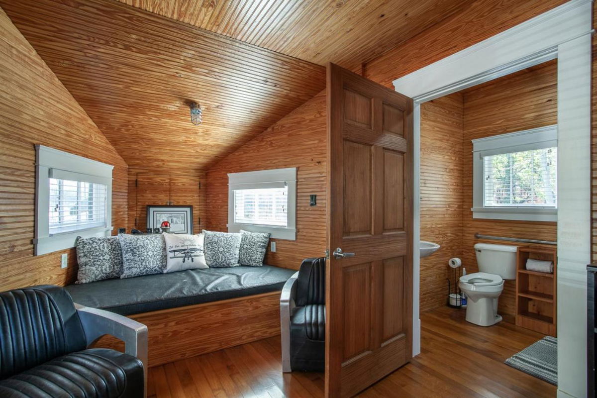 Airplane Filling Station -Unique Stay in Knoxville photo 4