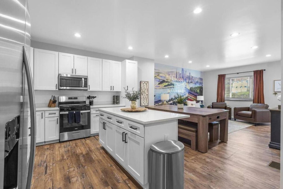 NEW Gorgeous 4bd near universities Hot tub Games photo 2