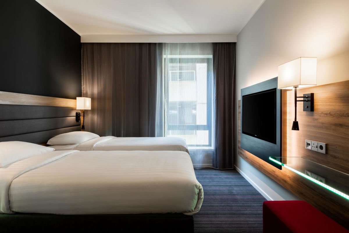 Moxy London Heathrow Airport photo 4