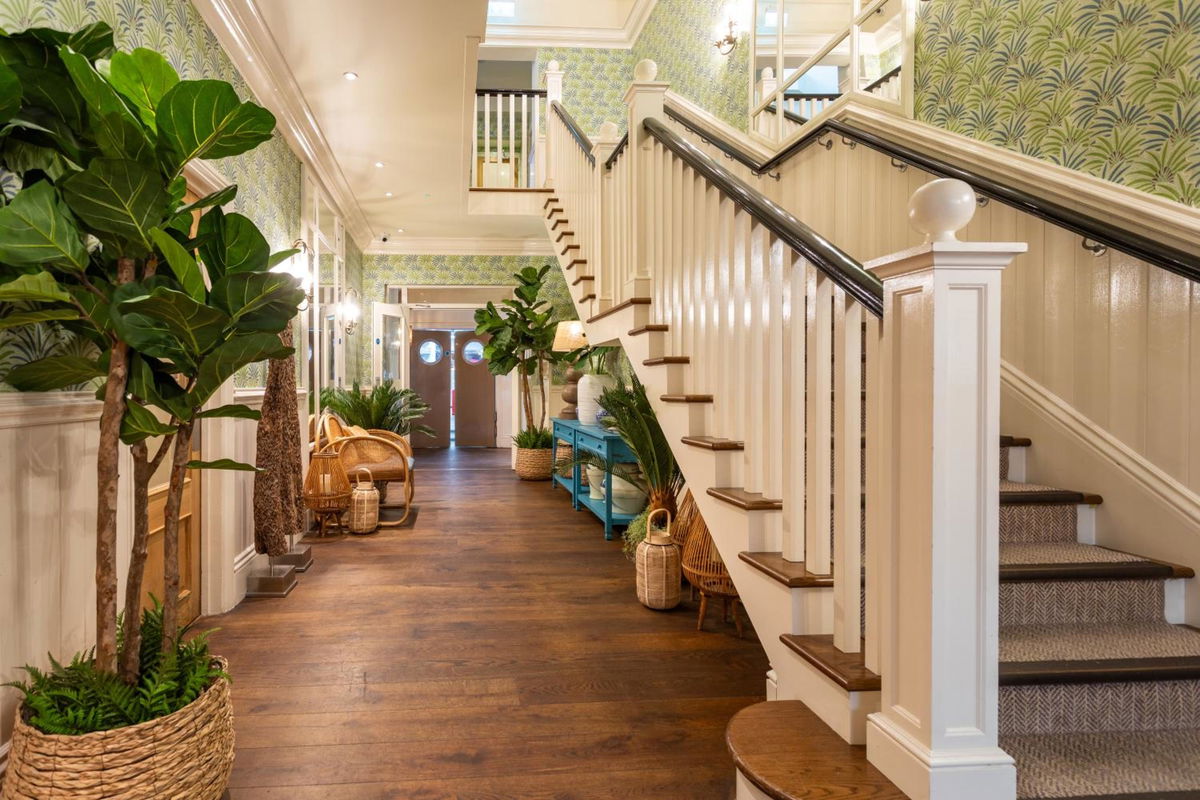 Roslin Beach Hotel