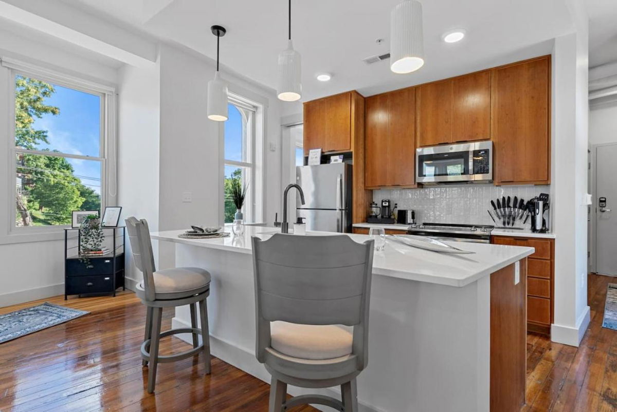 Lux 1BR - Amazing Cafe - Views - Located near ALL photo 4