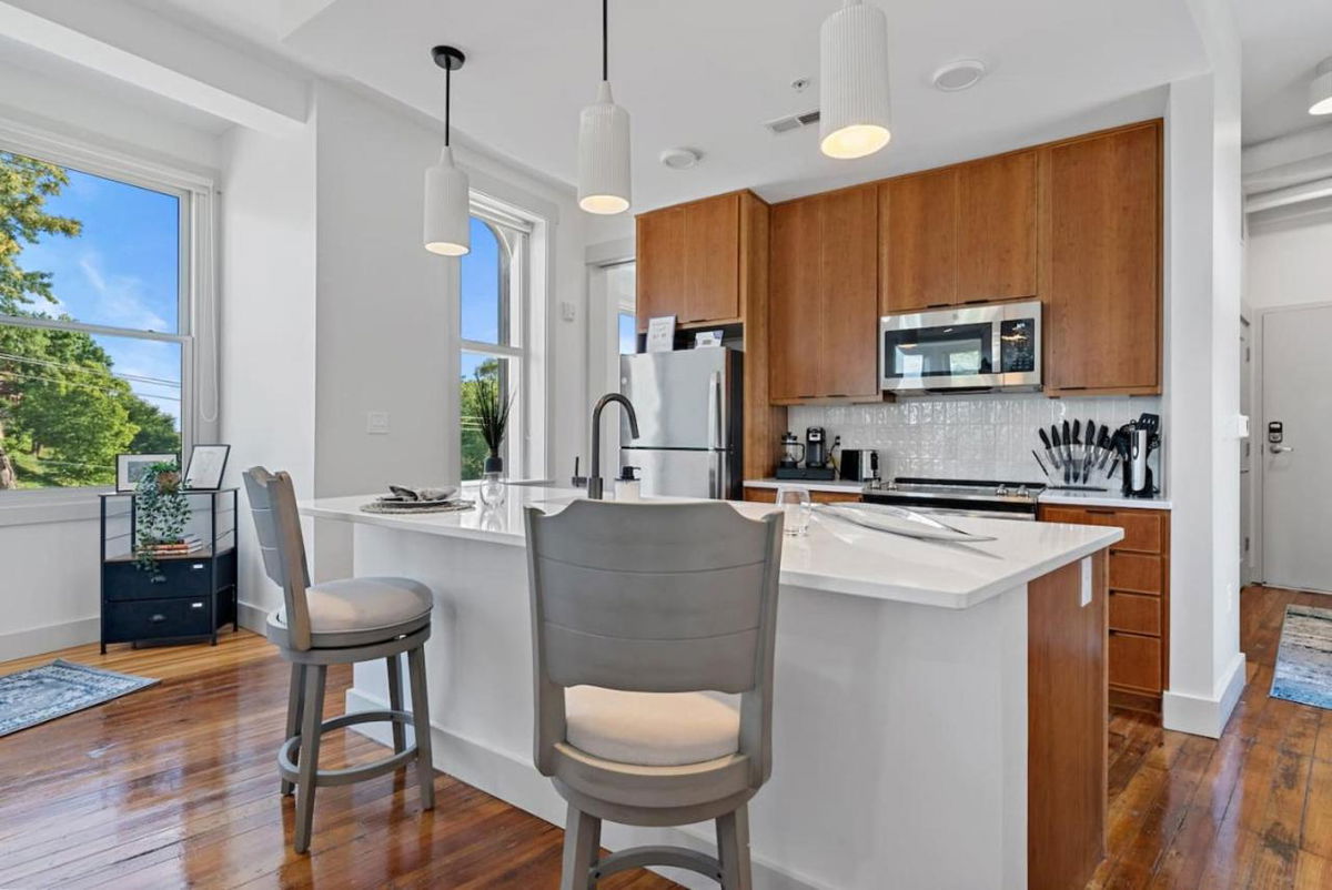 Lux 1BR - Amazing Cafe - Views - Located near ALL photo 3