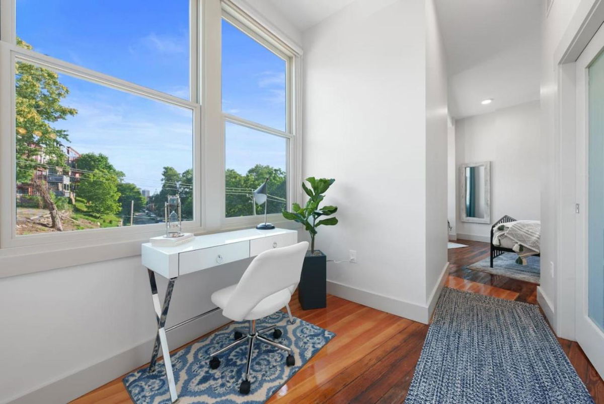 Lux 1BR - Amazing Cafe - Views - Located near ALL photo 2