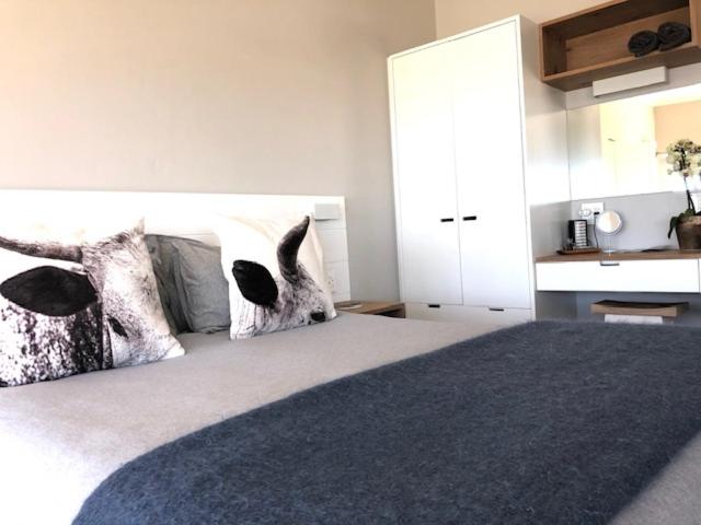 Small Bay Beach Suites photo 4