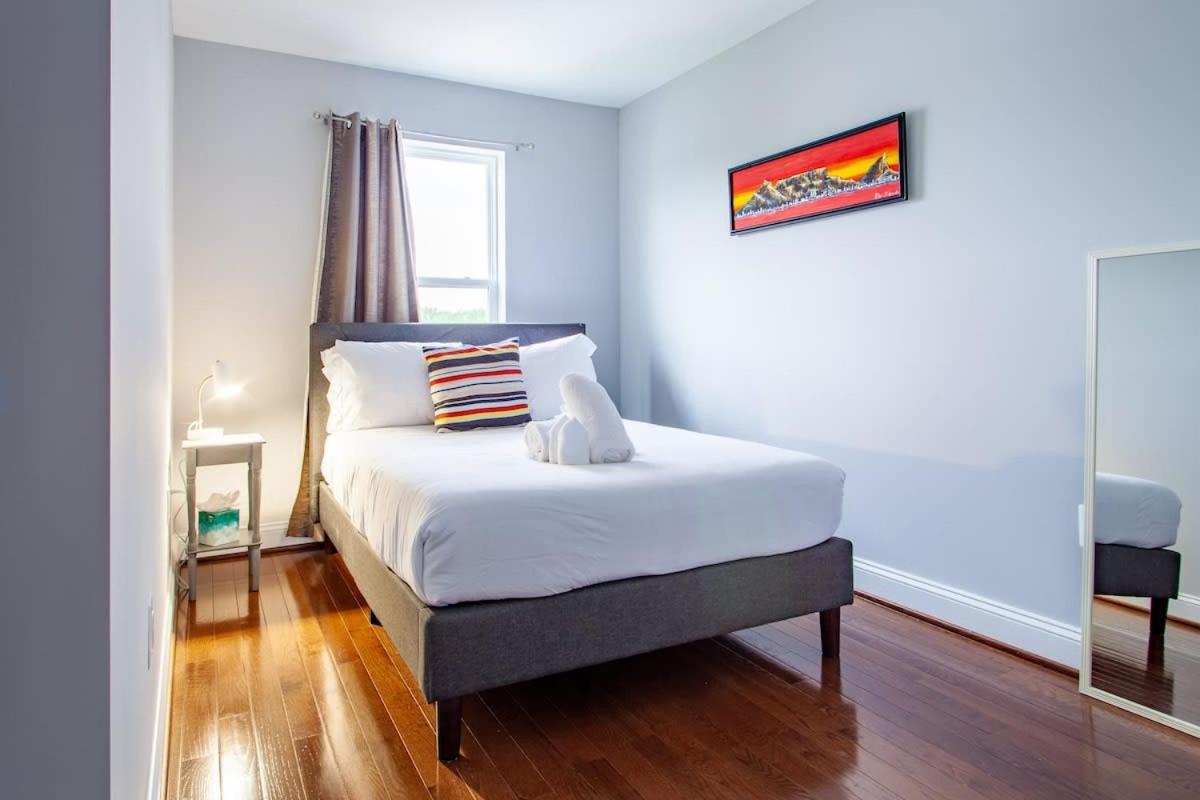 A Homestay in One of DC's Best Neighborhoods 4-Bedroom Petworth Townhome photo 4