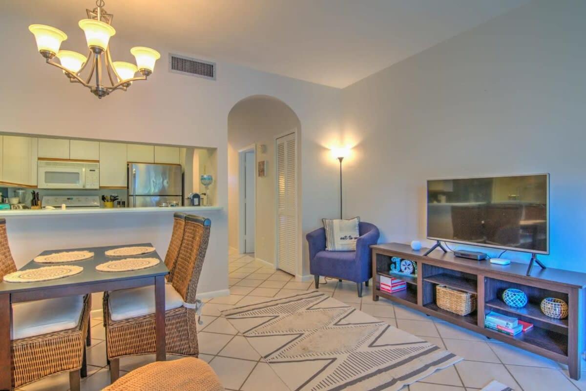 Chic Naples Getaway - Tennis Pool Comfort photo 3