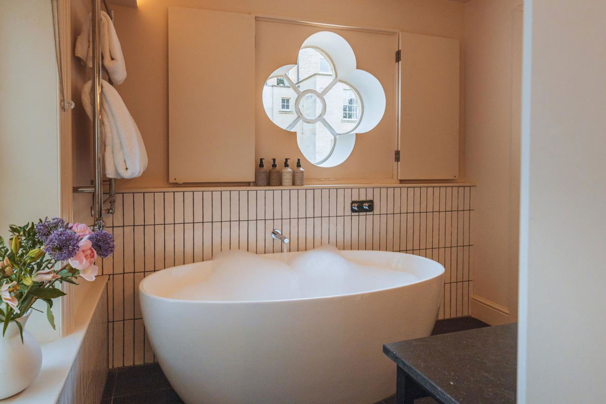 No 15 by GuestHouse, Bath photo 2