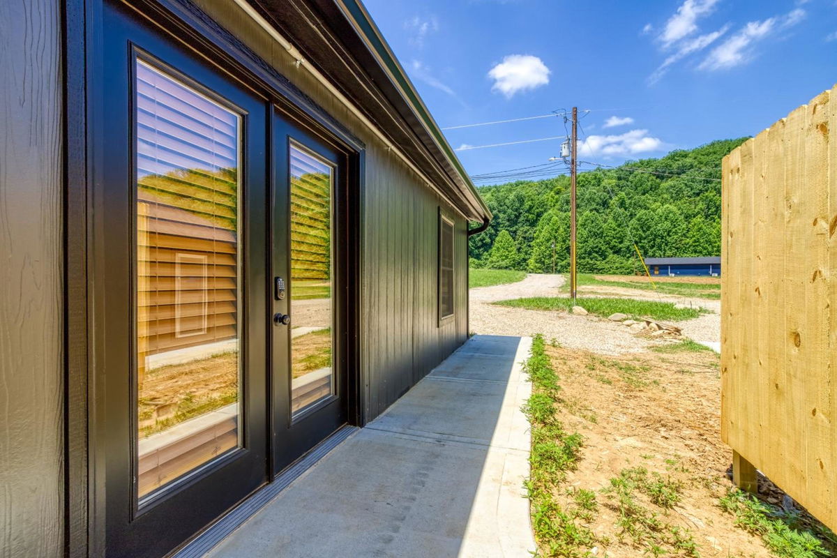 Oasis, Pickleball Court, Creek, WIFI, Mountain Views, Starting at 79" in Cosby, us