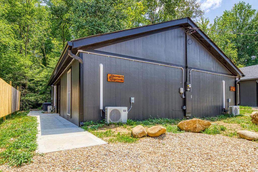 Queens Quarters, Pickleball Court, Creek, WIFI, Mountain Views, Starting at 79" in Cosby, us