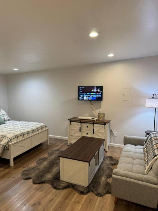 Private Cozy Retreat near Downtown Salinas! photo 5