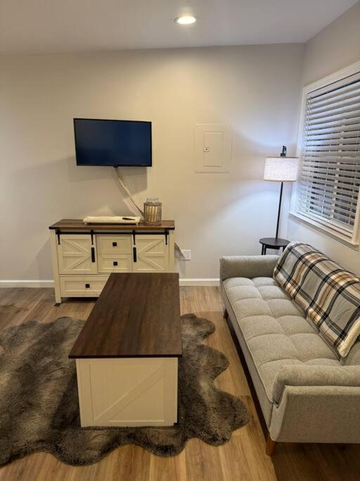 Private Cozy Retreat near Downtown Salinas! photo 2