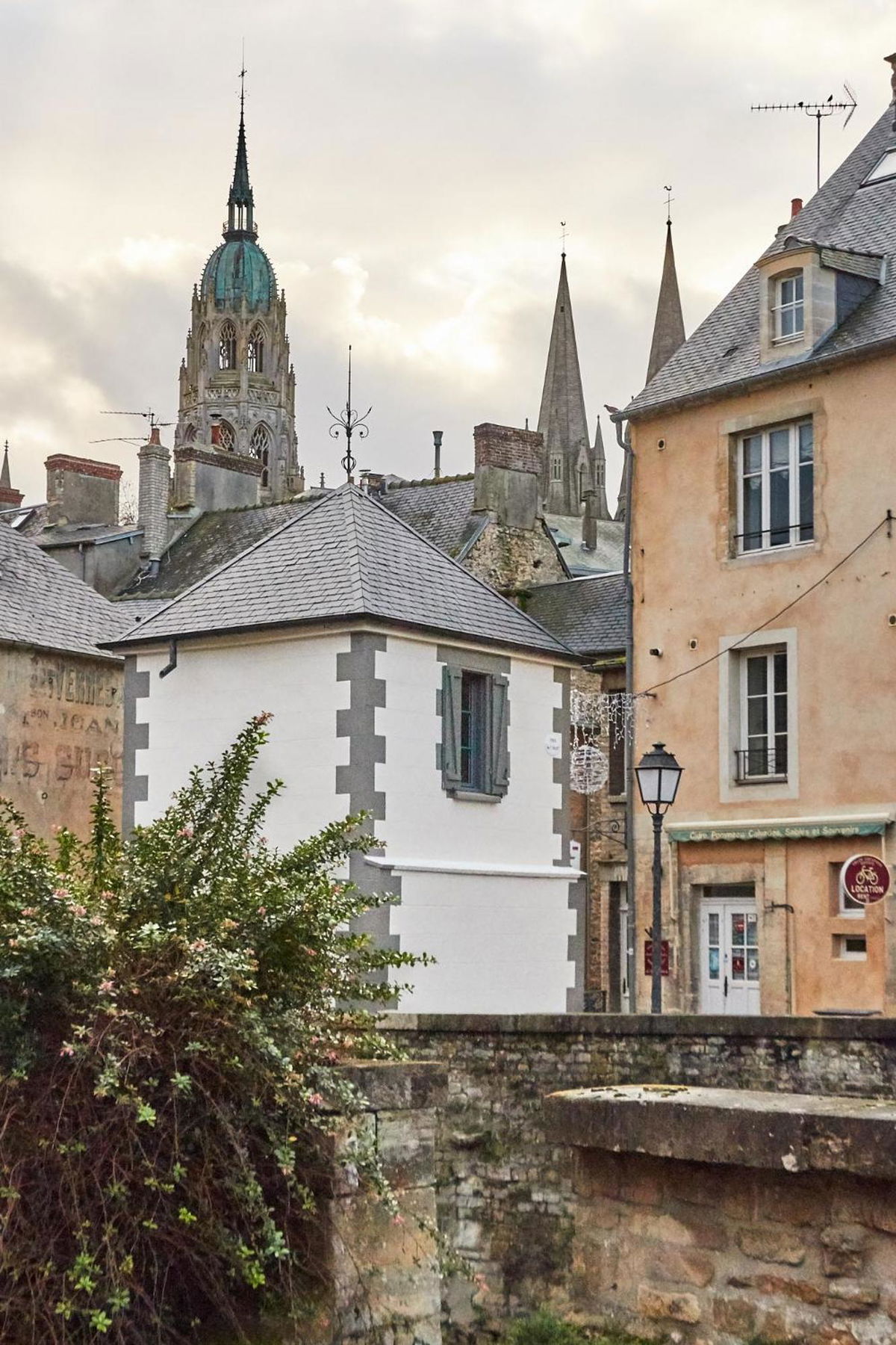 La Plus Petite Maison De France in Bayeux, FR