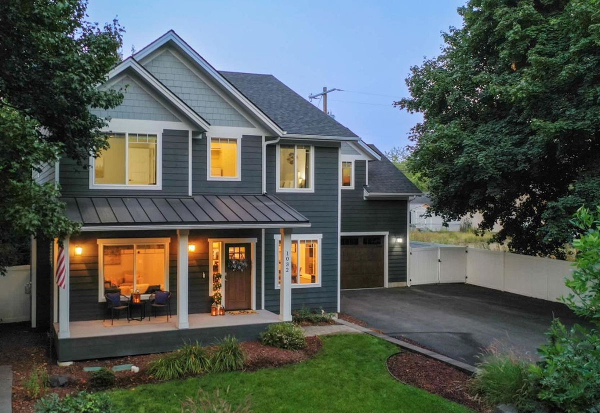 Modern CDA Retreat Near Downtown & Fully Stocked
