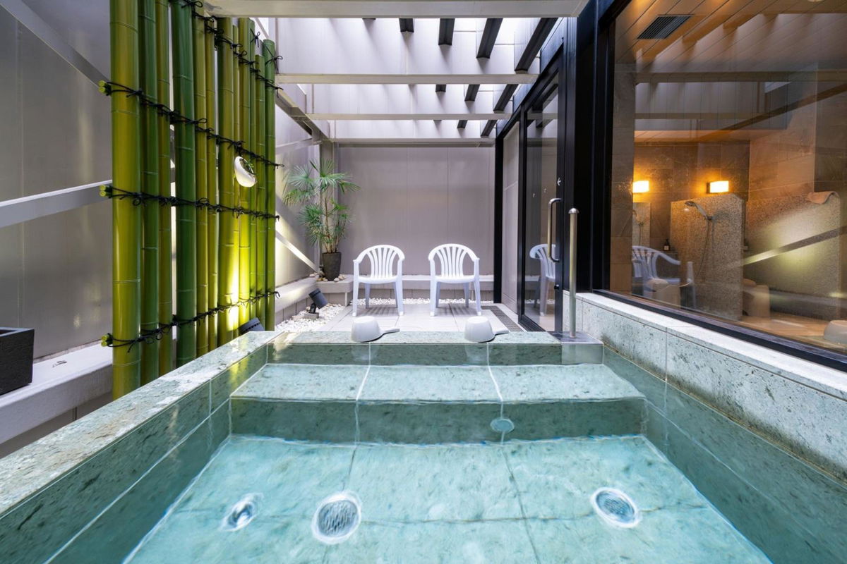 Courtyard by Marriott Osaka Honmachi photo 2