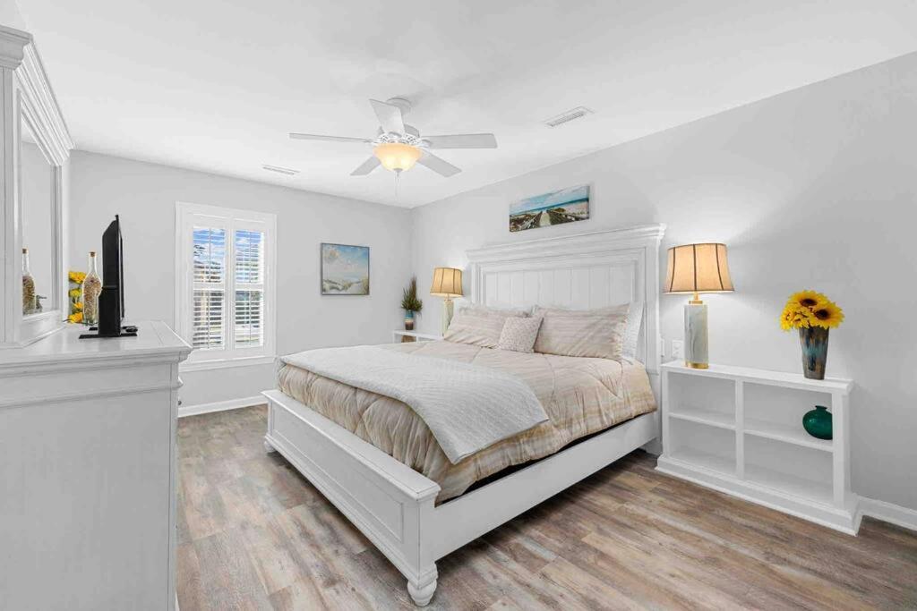 NEW POOL & Spa Coming May 2025 - NEW HOT TUB Available now- Dog friendly 4BR private home 6Min Walk to Beach photo 5