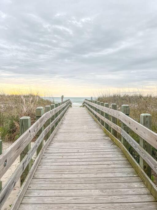 NEW POOL & Spa Coming May 2025 - NEW HOT TUB Available now- Dog friendly 4BR private home 6Min Walk to Beach photo 2
