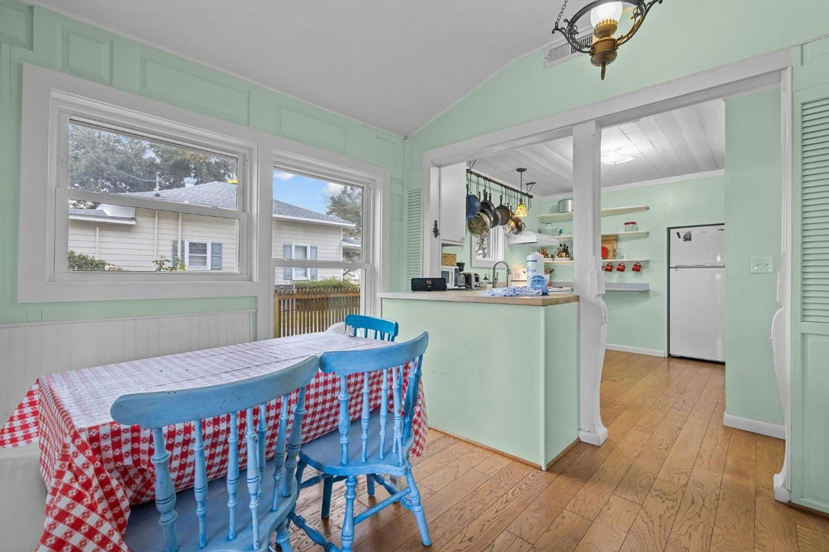 Mr, Bennies Cafe photo 4
