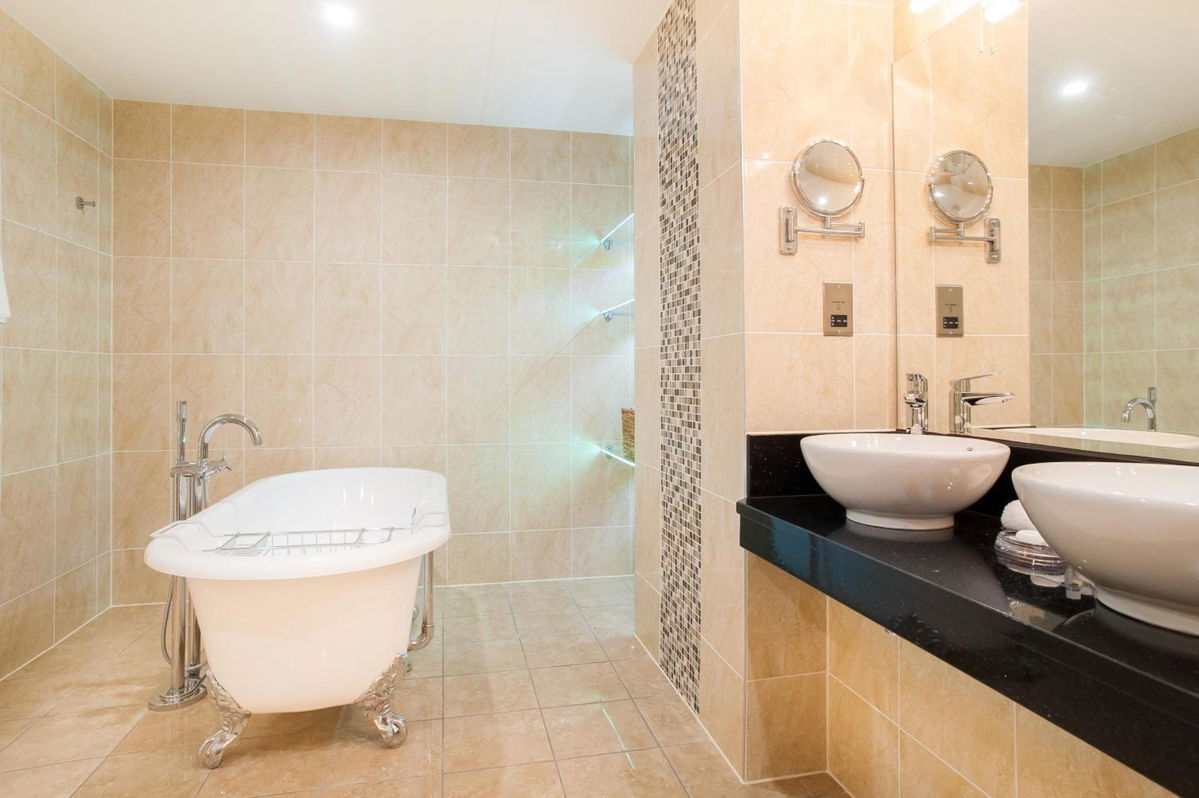 Parkway Hotel & Spa photo 2