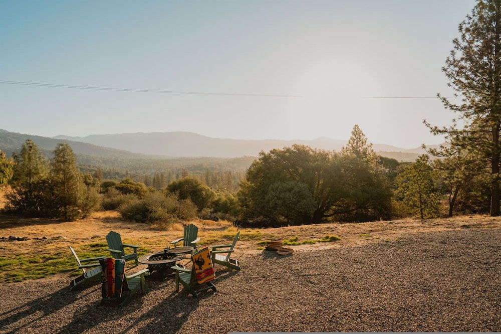 Scenic View Wildwood Heaven Hottub by Casa Oso in Mariposa, US