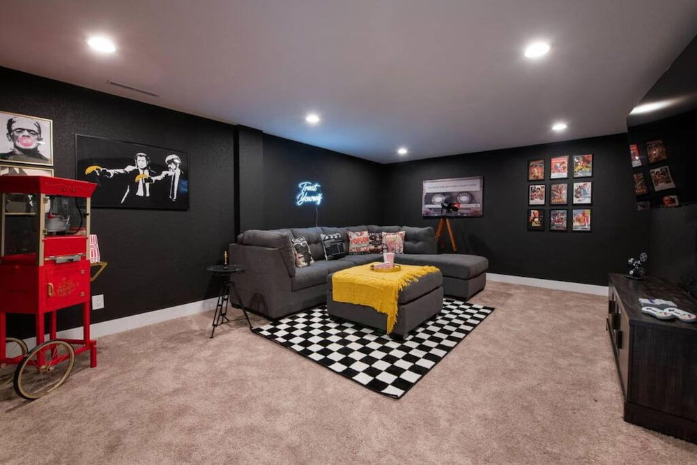 Retro Denver Retreat W Fun Games Movie Room photo 3
