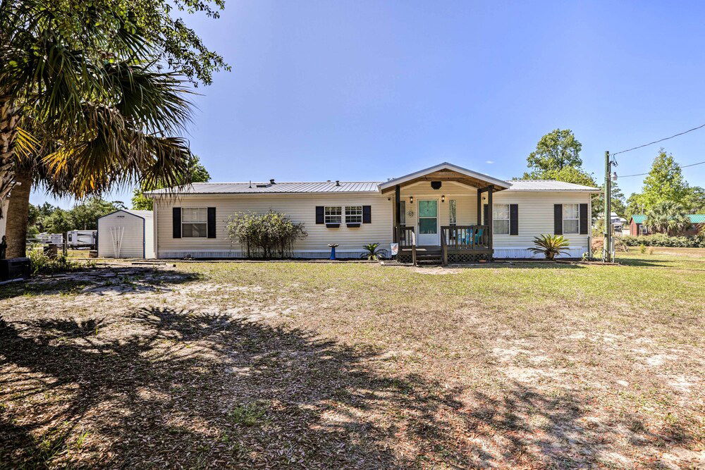 Steinhatchee Home w/ Boat Parking: 1 Mi to Marina in Steinhatchee, US