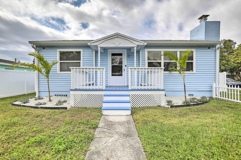 Pet-friendly Gulfport Home < 2 Mi to Beach