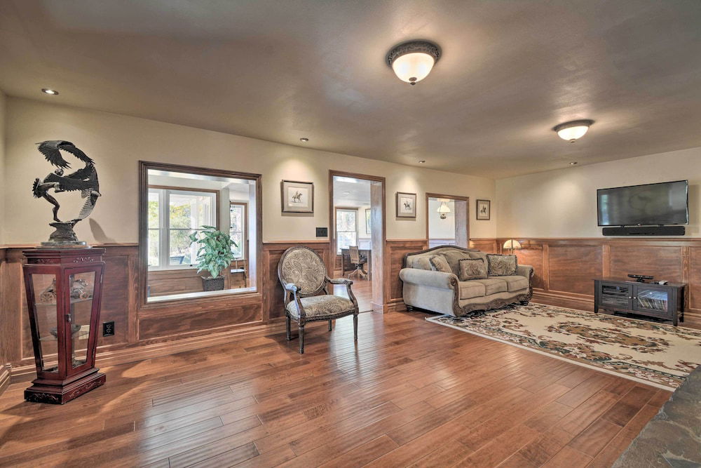 Historic Mariposa Stagecoach Stop w/ Gas Fire Pit! photo 5