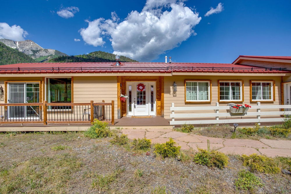 Stunning Ouray Escape w/ Panoramic Mountain Views! in Ouray, US