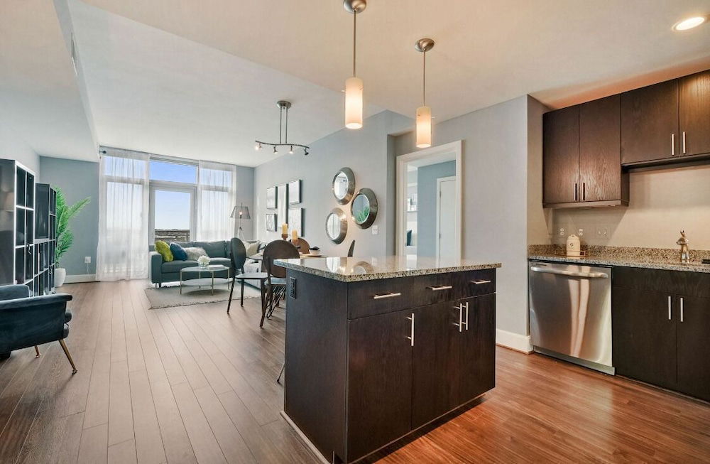 Luxury Apartment in heart of Reston 2 bedroom  photo 2