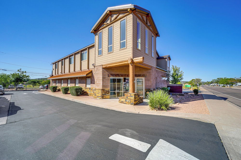 2 Mi to Lake: Apt w/ Balcony in Payson! in Payson, US