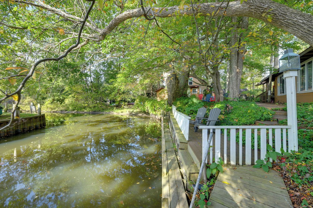 Waterfront Cottage - Dock & Chautauqua Lake Access photo 5