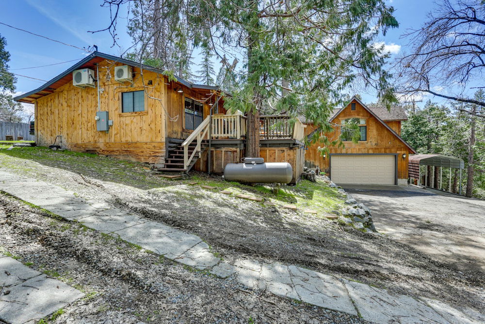 9 Mi to Bass Lake: Cabin w/ Fire Pit in Wishon! in Wishon, US